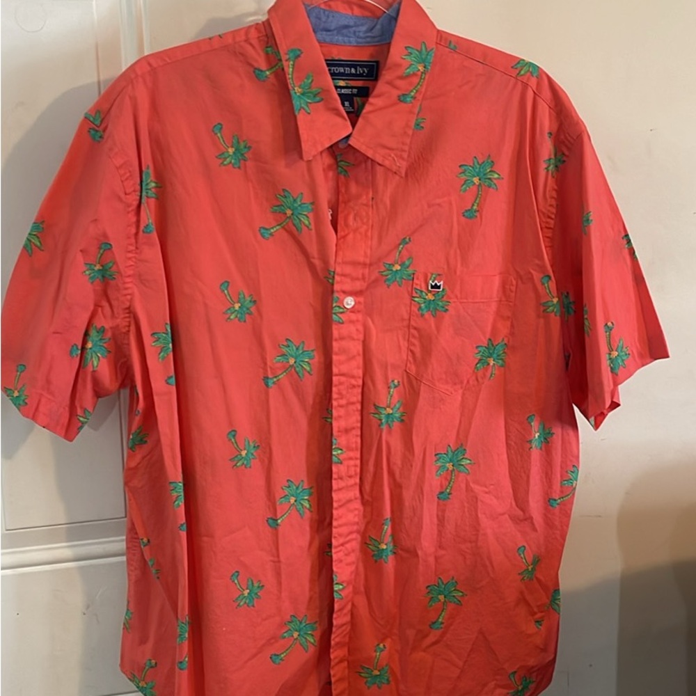 crown & ivy Coral Short-Sleeve Palm Print Button-Down Shirt